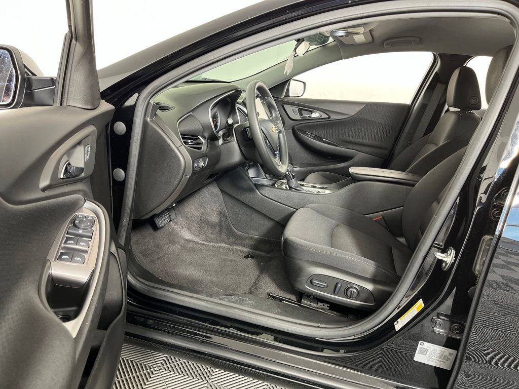 Certified 2025 Chevrolet Malibu LT FWD image 24