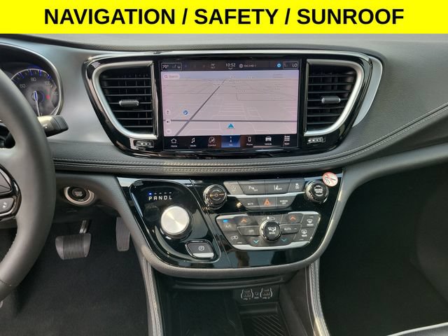 Used 2025 Chrysler Pacifica Limited FWD image 30