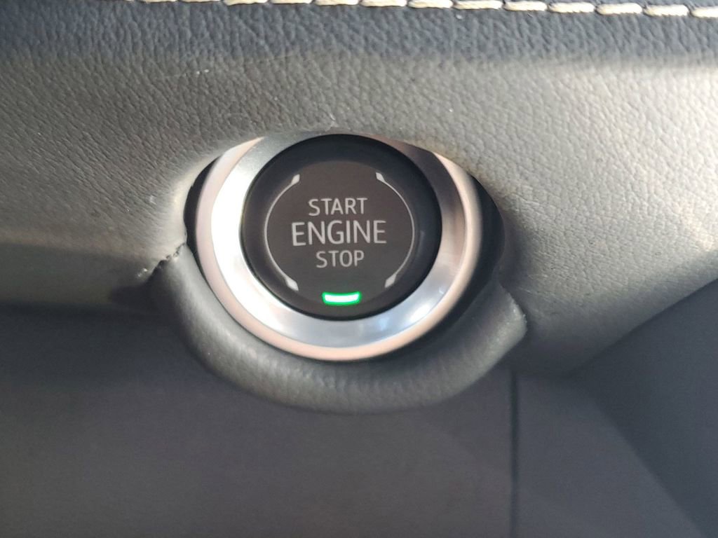 Certified 2025 Chevrolet Suburban Premier image 38