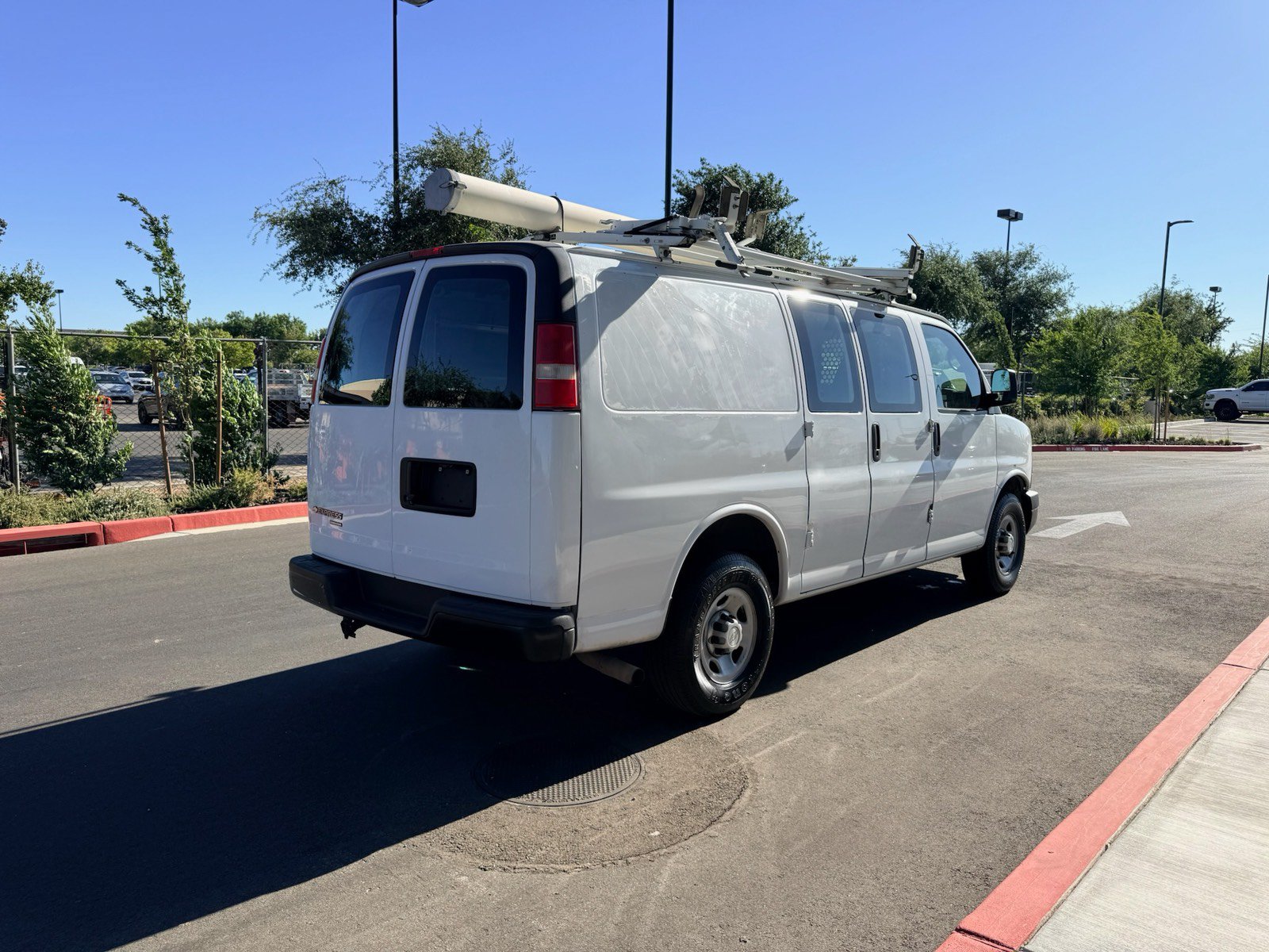 Used 2015 Chevrolet Express 2500 RWD image 5
