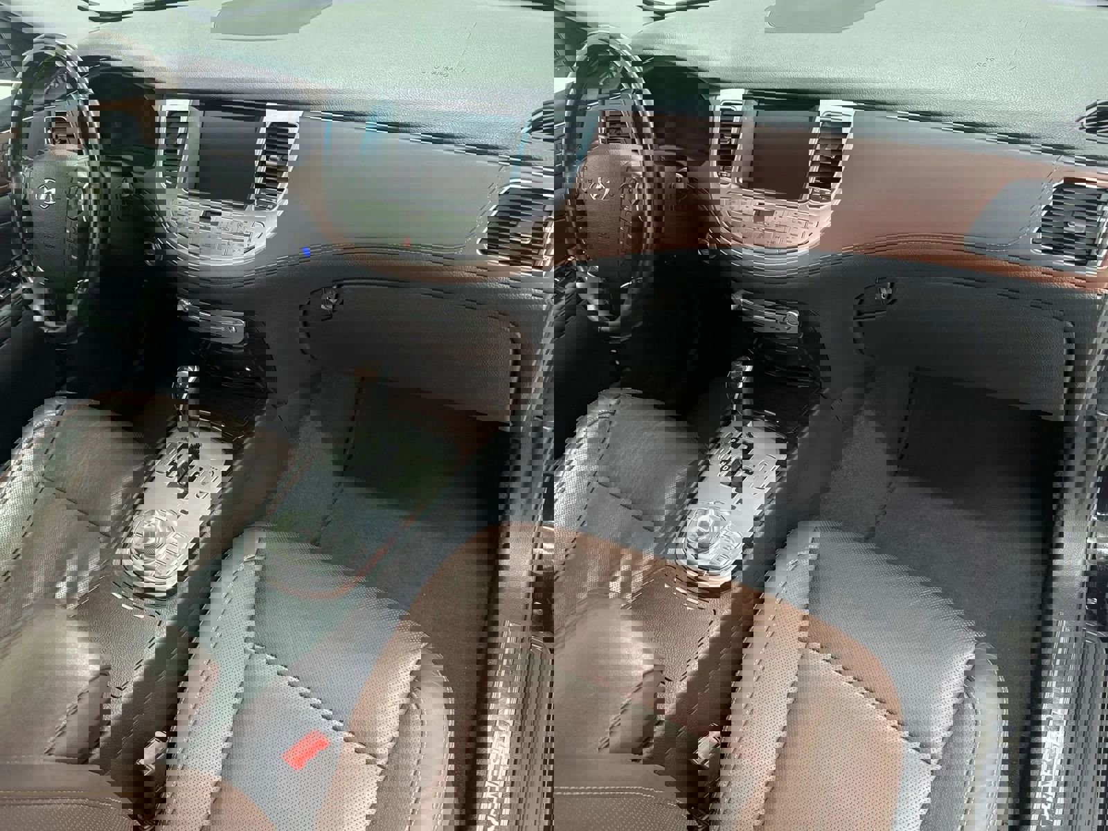 Used 2012 Hyundai Genesis 4.6 image 12