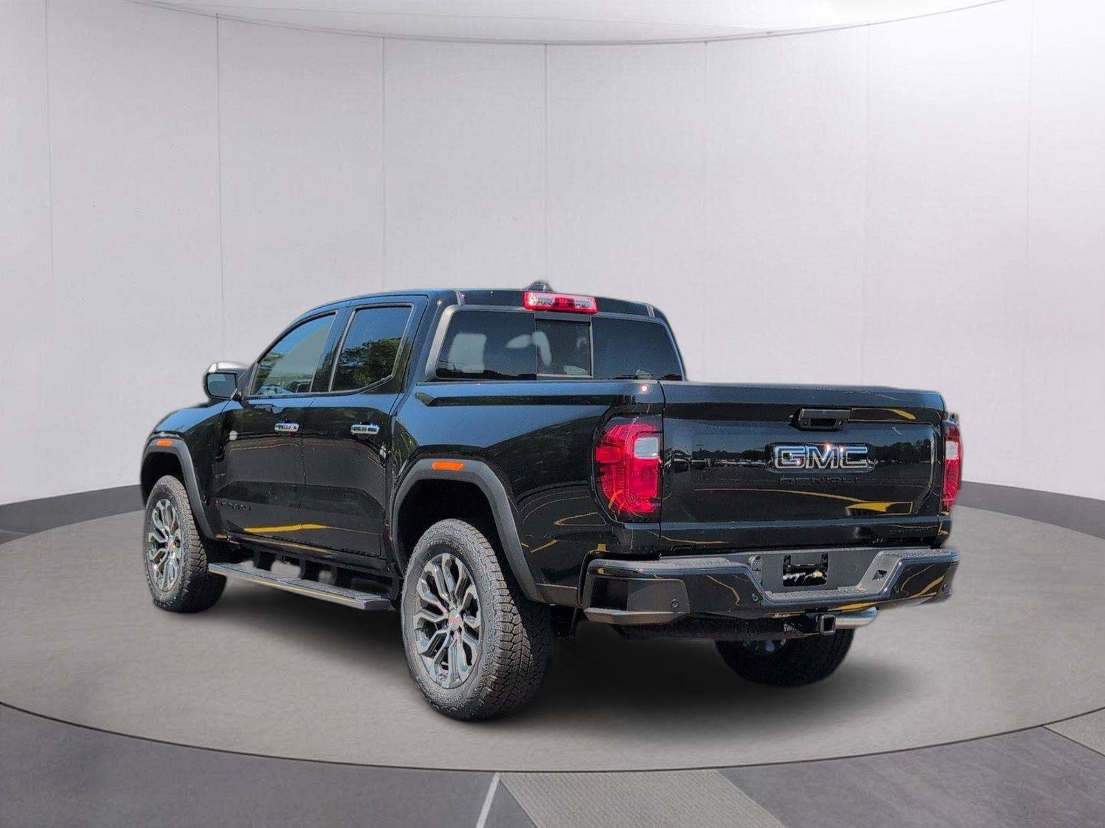 New 2026 GMC Canyon Denali w/ LPO, Black Badging Package AWD/4WD image 48