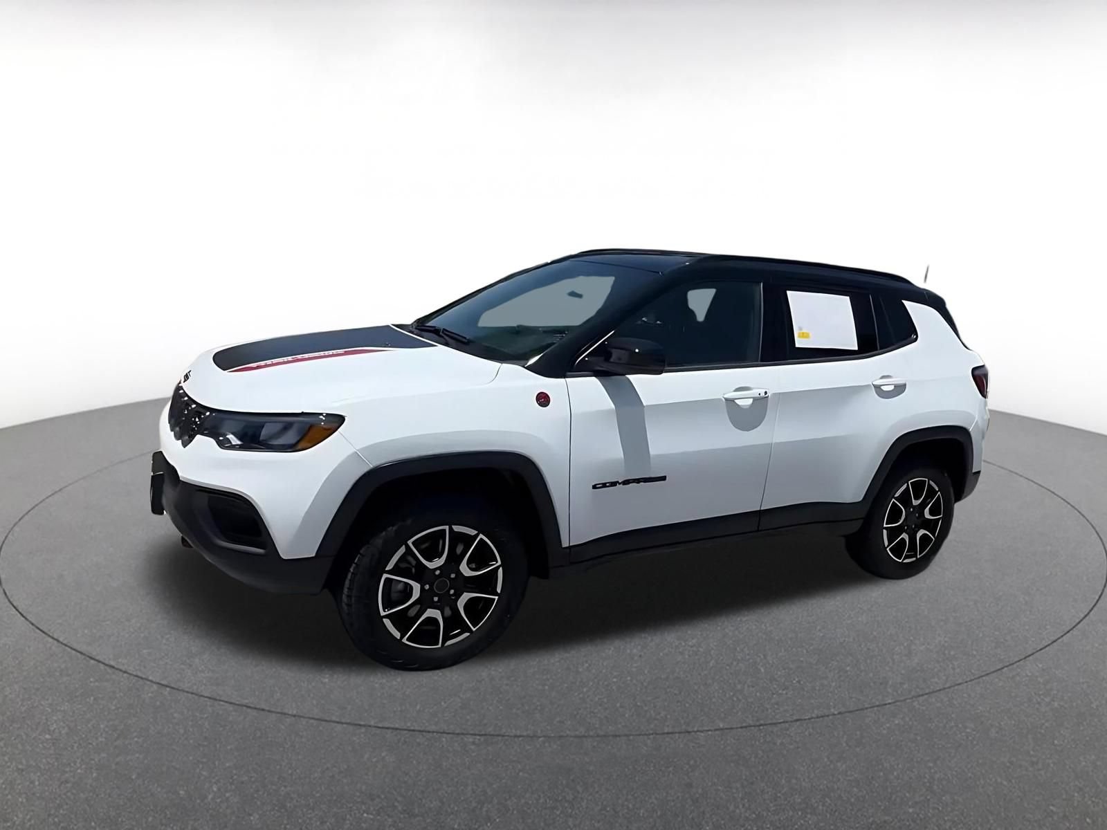 Used 2025 Jeep Compass Trailhawk AWD/4WD image 6