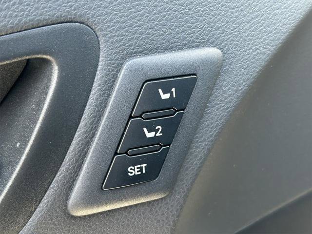 Certified 2025 Toyota Sienna Platinum image 28