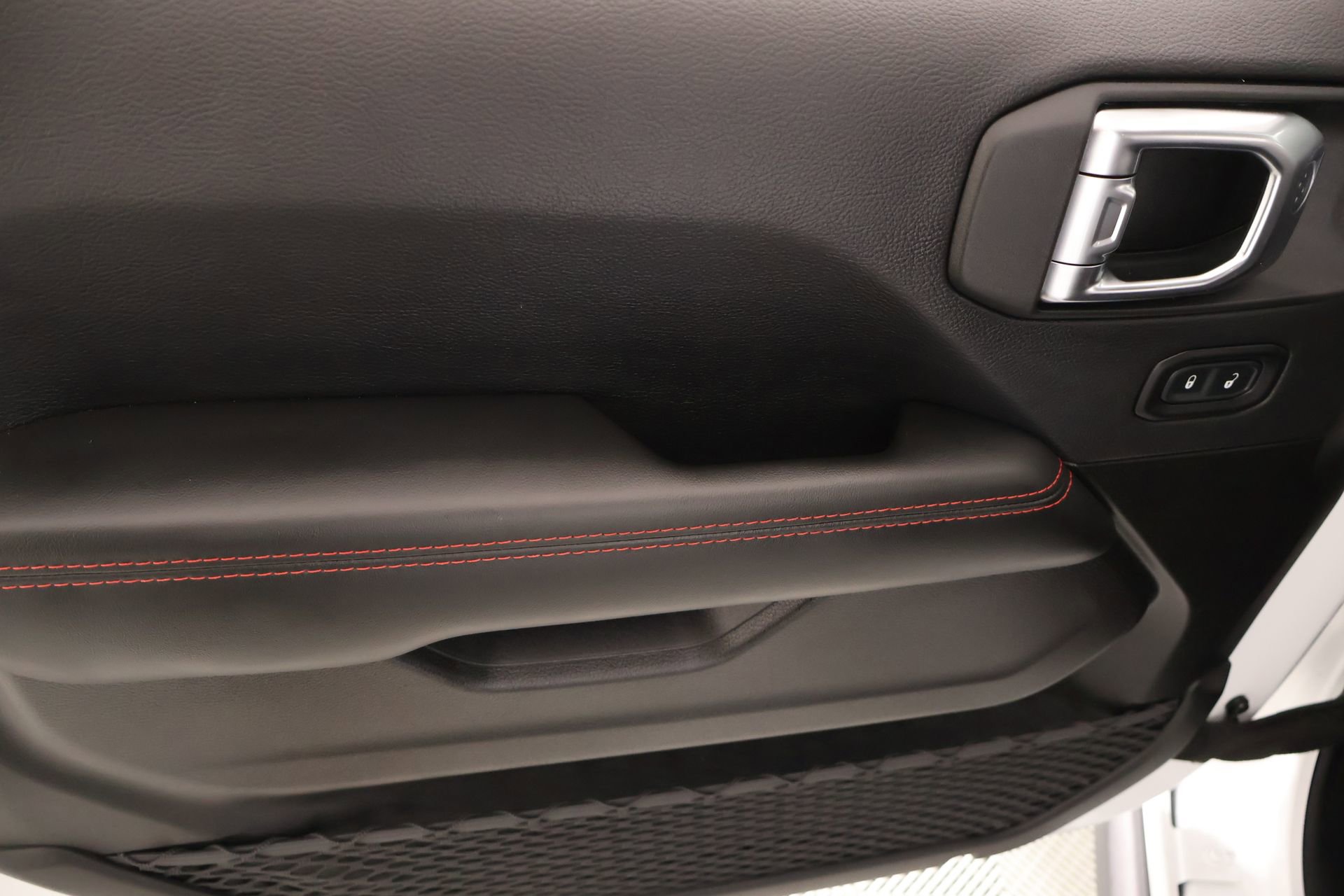 Used 2025 Jeep Gladiator Rubicon AWD/4WD image 16