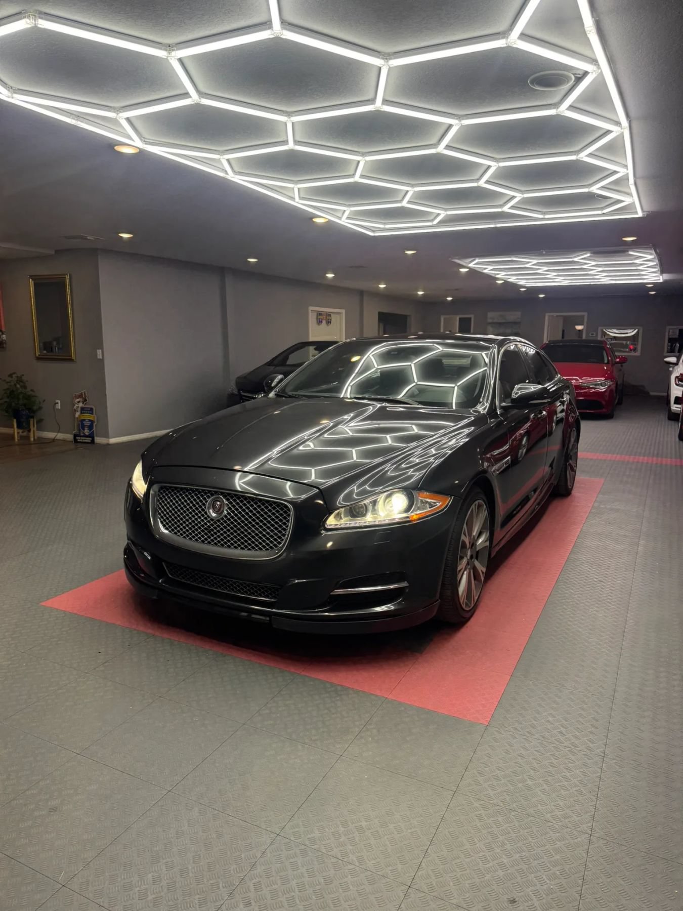 Used 2015 Jaguar XJ RWD image 3