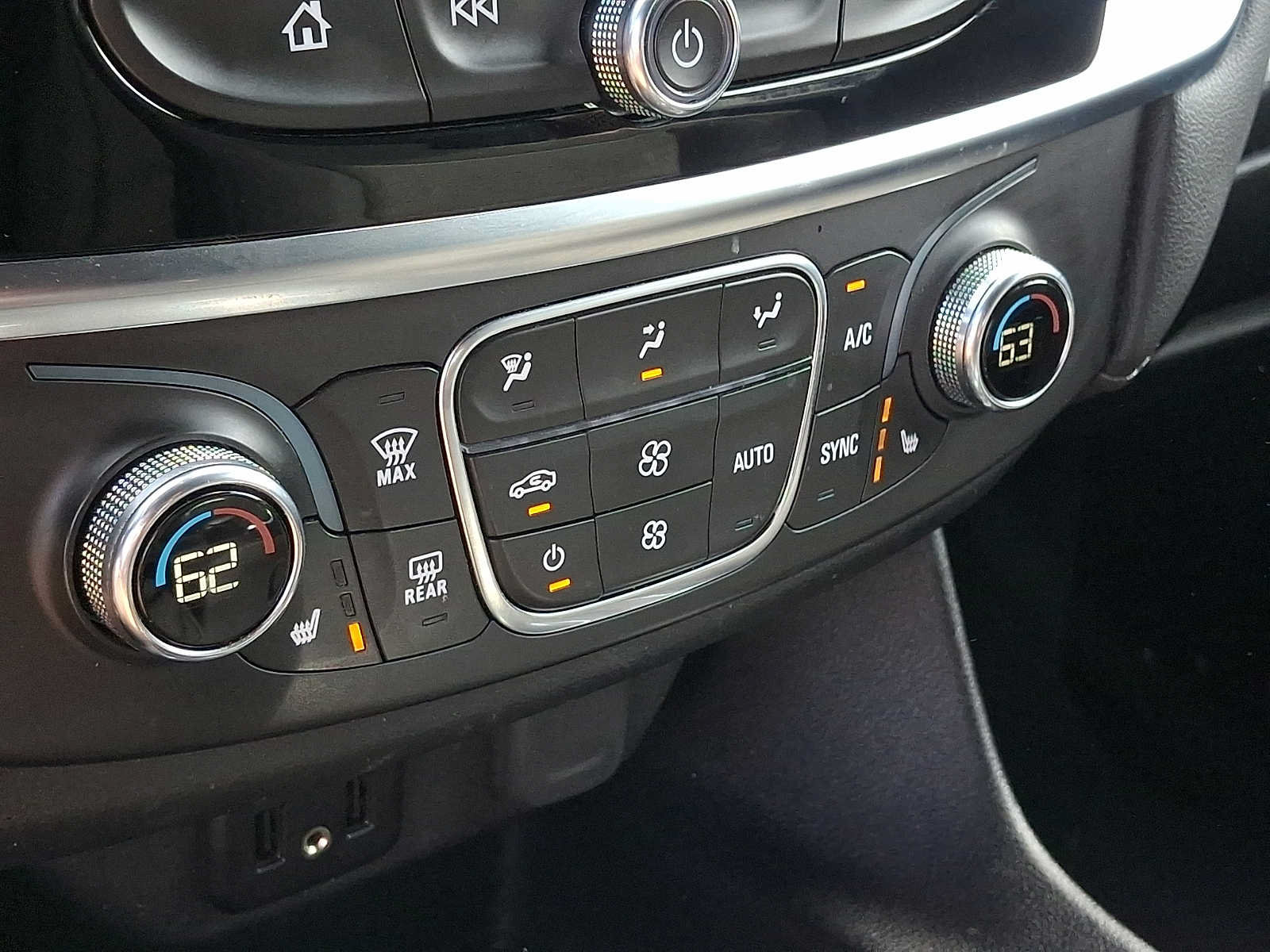 Used 2023 Chevrolet Traverse LT AWD/4WD image 16