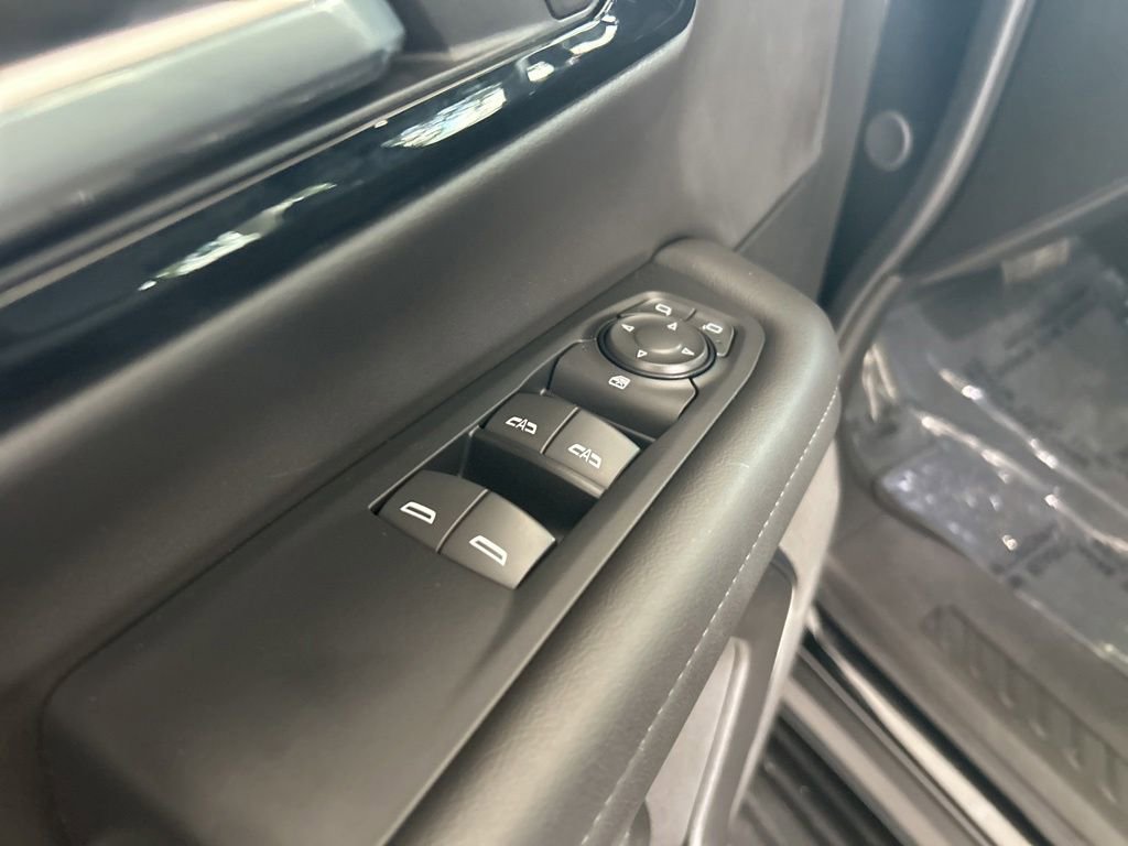 Used 2025 Chevrolet Suburban LS RWD image 42