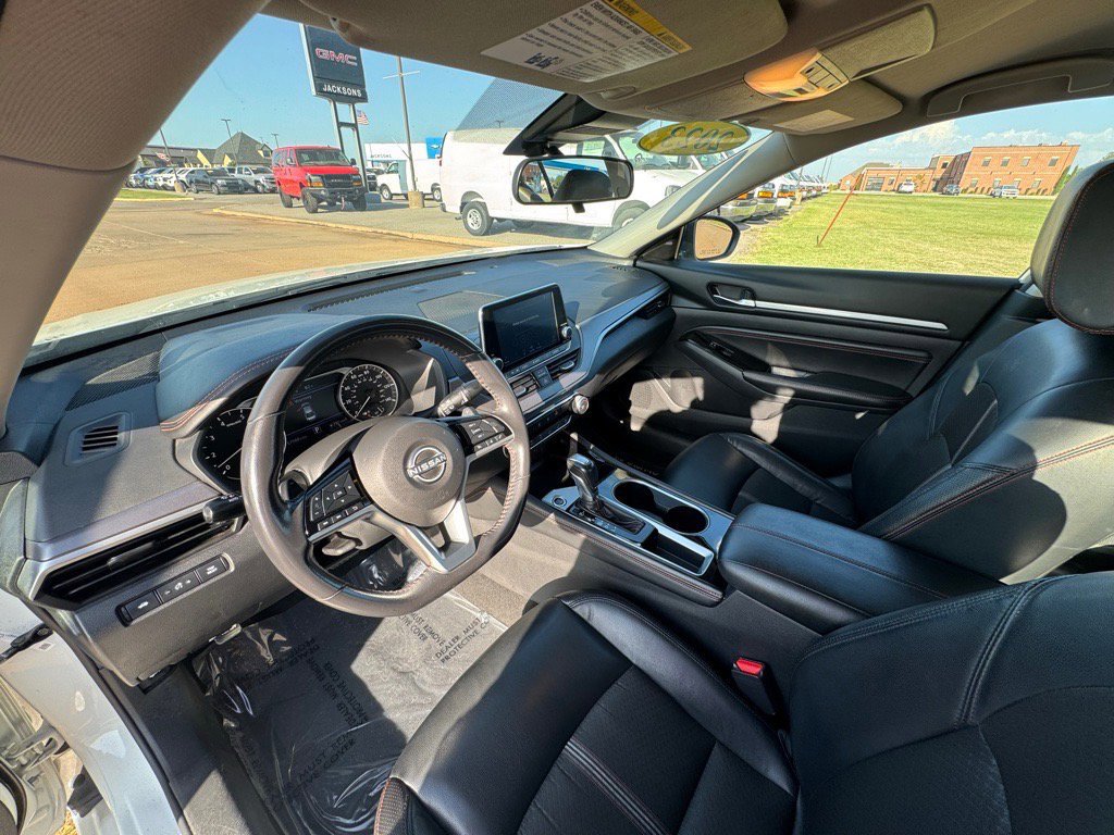 Used 2023 Nissan Altima 2.5 SR image 11