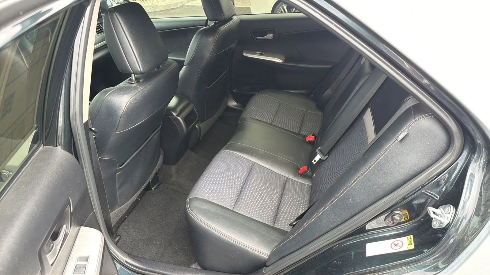 Used 2012 Toyota Camry SE FWD image 7
