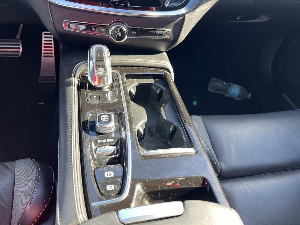 Used 2019 Volvo S60 T8 R-Design image 24