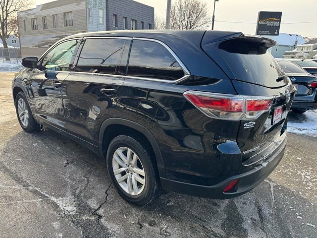 Used 2015 Toyota Highlander LE image 4
