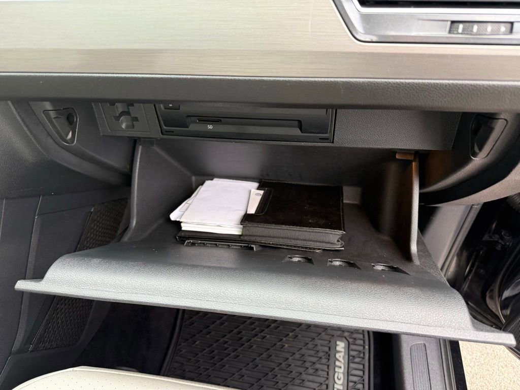 Used 2020 Volkswagen Tiguan SE w/ Panoramic Sunroof Package image 24