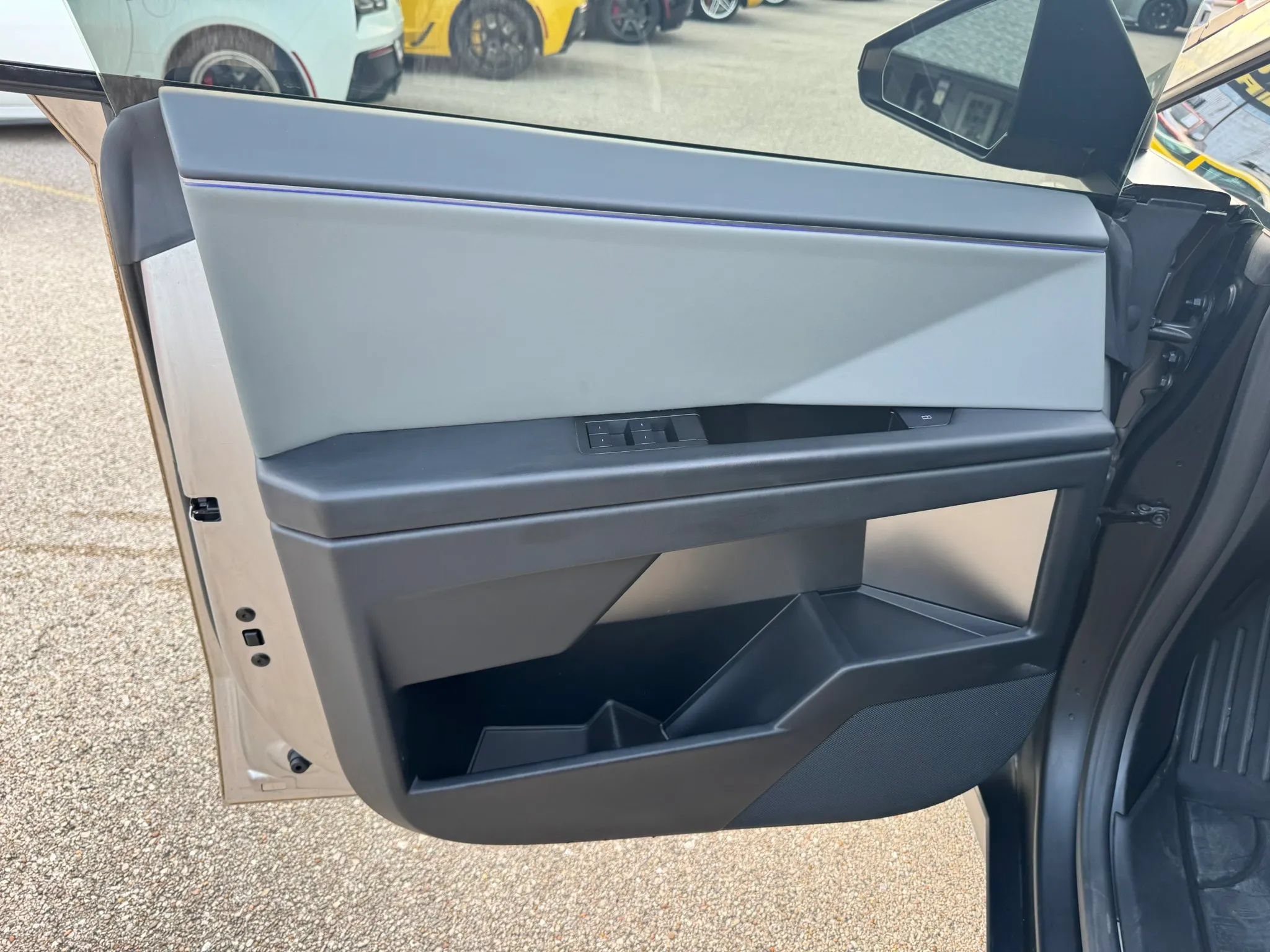 Used 2024 Tesla Cybertruck AWD Crew Cab image 17