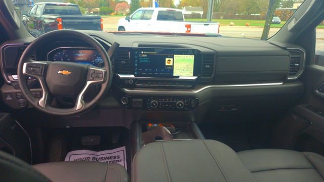 Used 2025 Chevrolet Silverado 2500 LTZ w/ LTZ Convenience Package AWD/4WD image 2