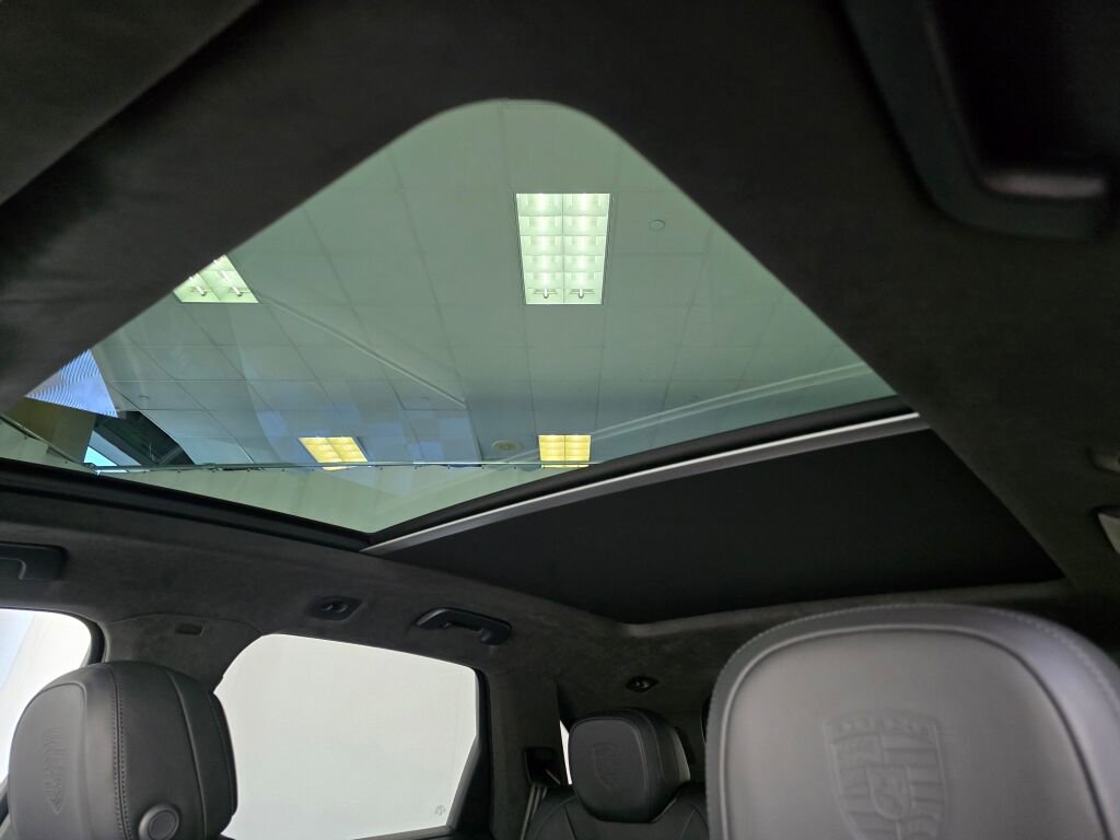 New 2025 Porsche Cayenne GTS image 31