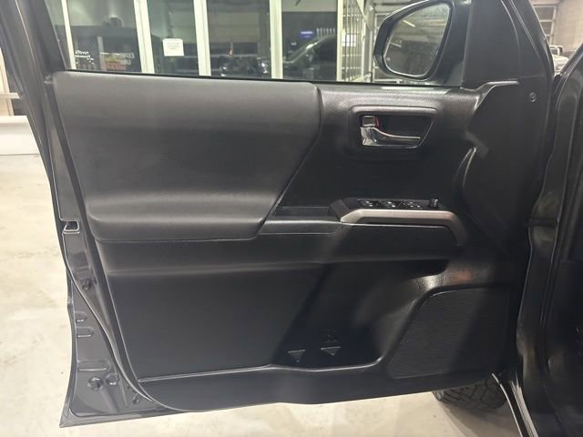 Used 2021 Toyota Tacoma TRD Off-Road w/ Technology Package AWD/4WD image 13