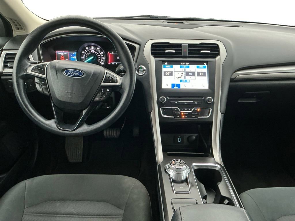 Used 2018 Ford Fusion SE w/ Fusion SE Technology Package image 17