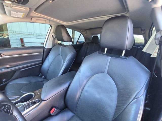 Used 2022 Toyota Camry XLE w/ Navigation Upgrade Package image 19