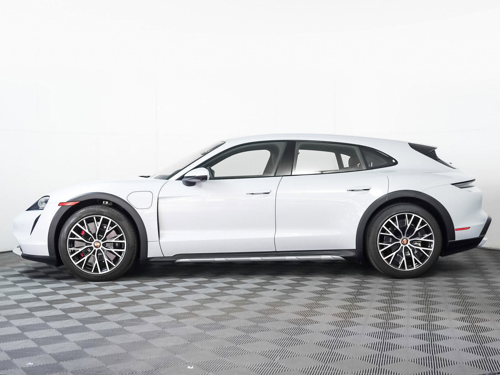 Used 2024 Porsche Taycan 4S image 2