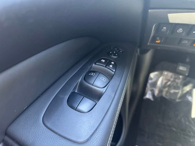 Used 2019 Nissan Pathfinder Platinum FWD image 36