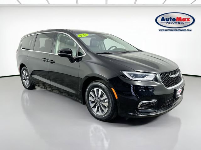 Used 2024 Chrysler Pacifica Select image 1