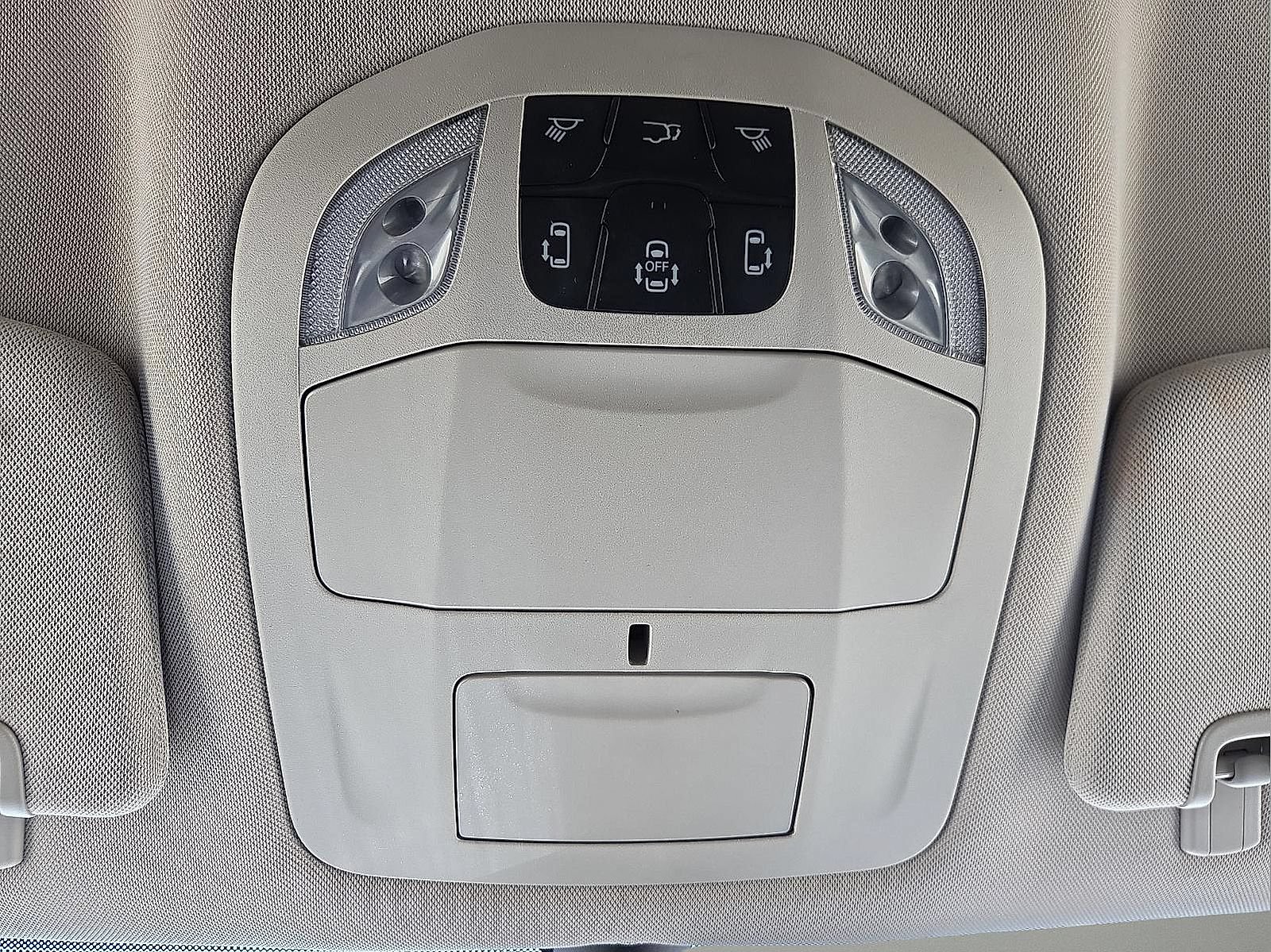 Used 2023 Chrysler Voyager LX FWD image 18