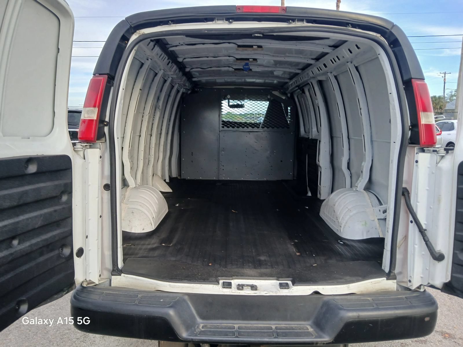 Used 2018 Chevrolet Express 3500 Extended w/ Driver Convenience Package RWD image 16