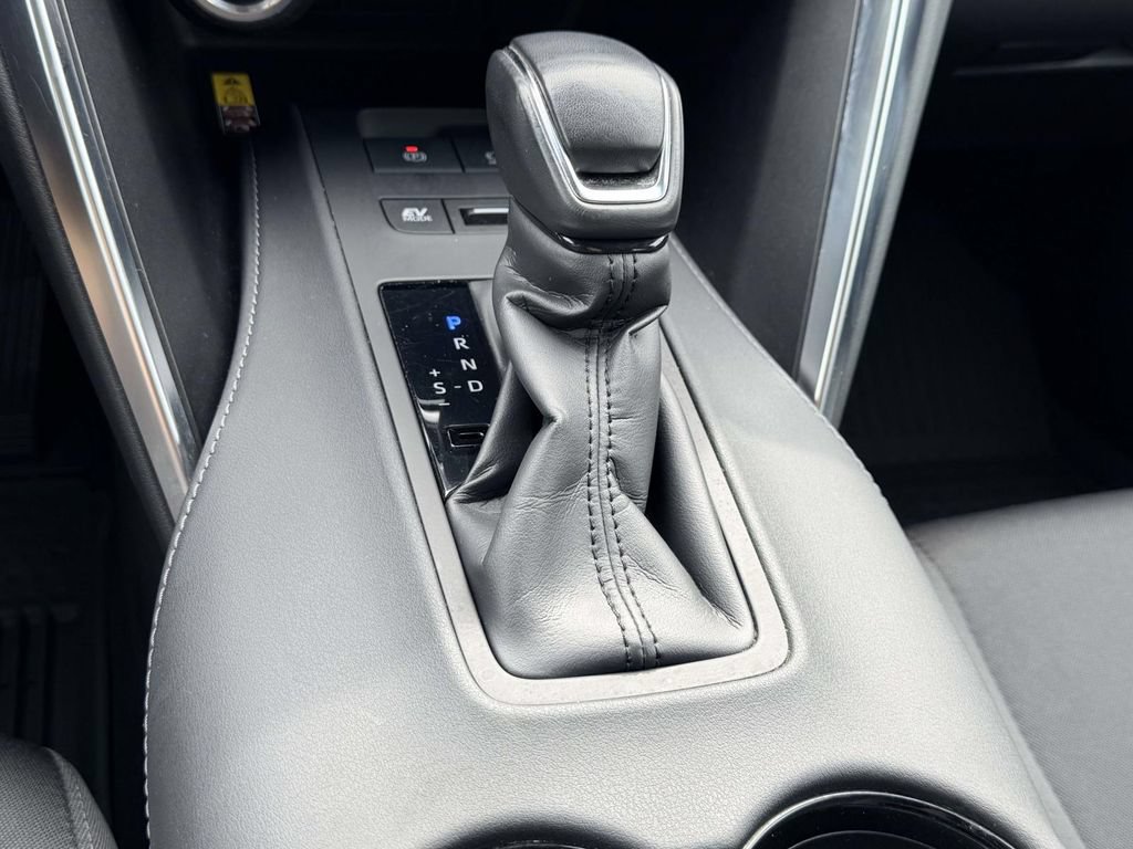 Certified 2024 Toyota Venza LE AWD/4WD image 7