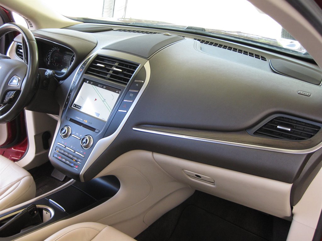 Used 2018 Lincoln MKC Reserve FWD image 38