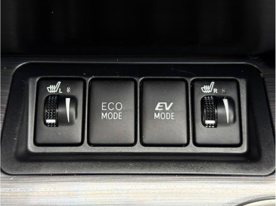 Used 2012 Toyota Camry XLE w/ Leather Pkg FWD image 19