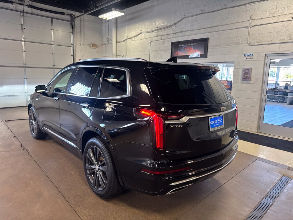 Used 2020 Cadillac XT6 Premium Luxury FWD image 2