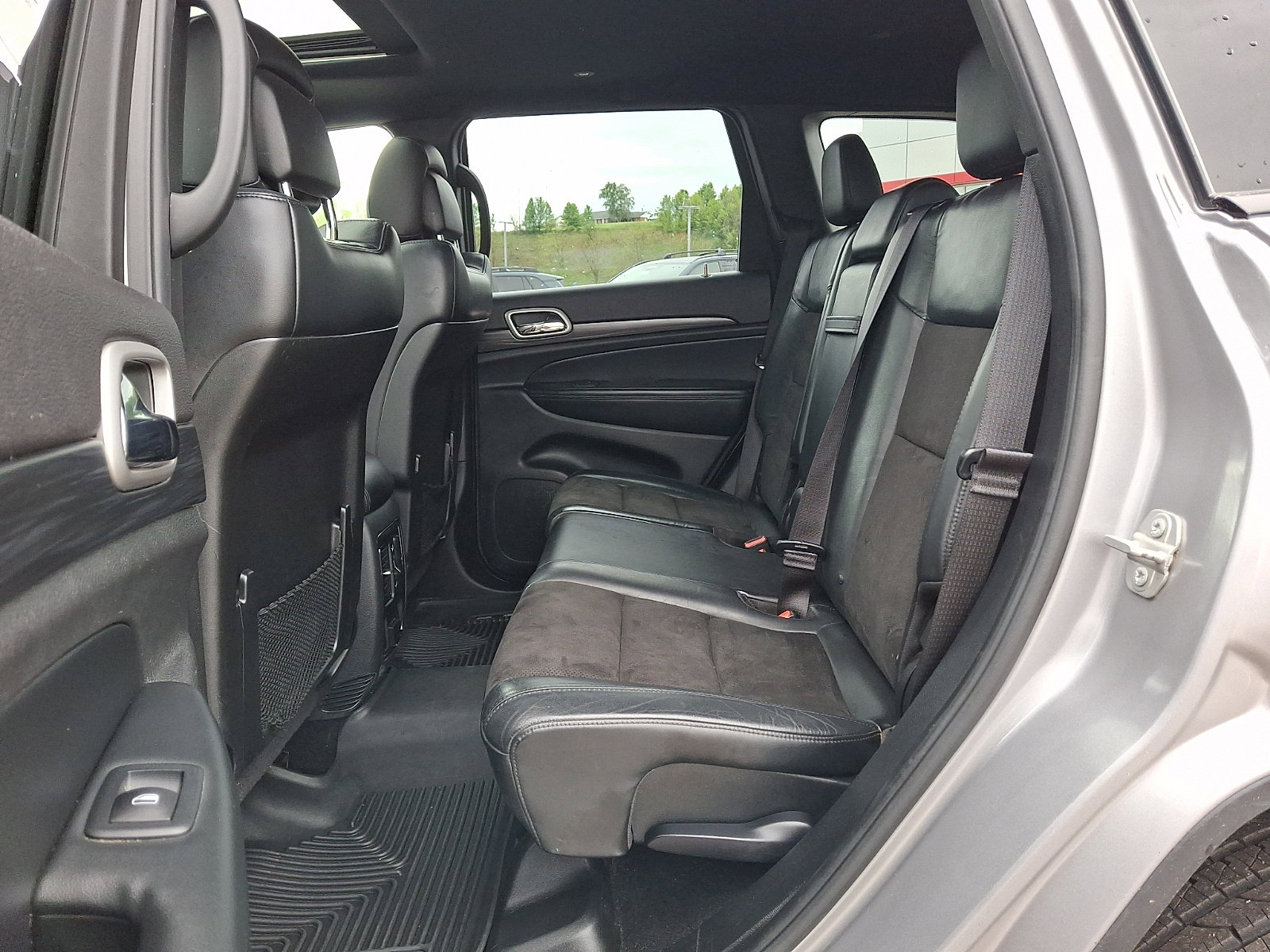 Used 2020 Jeep Grand Cherokee Altitude AWD/4WD image 10