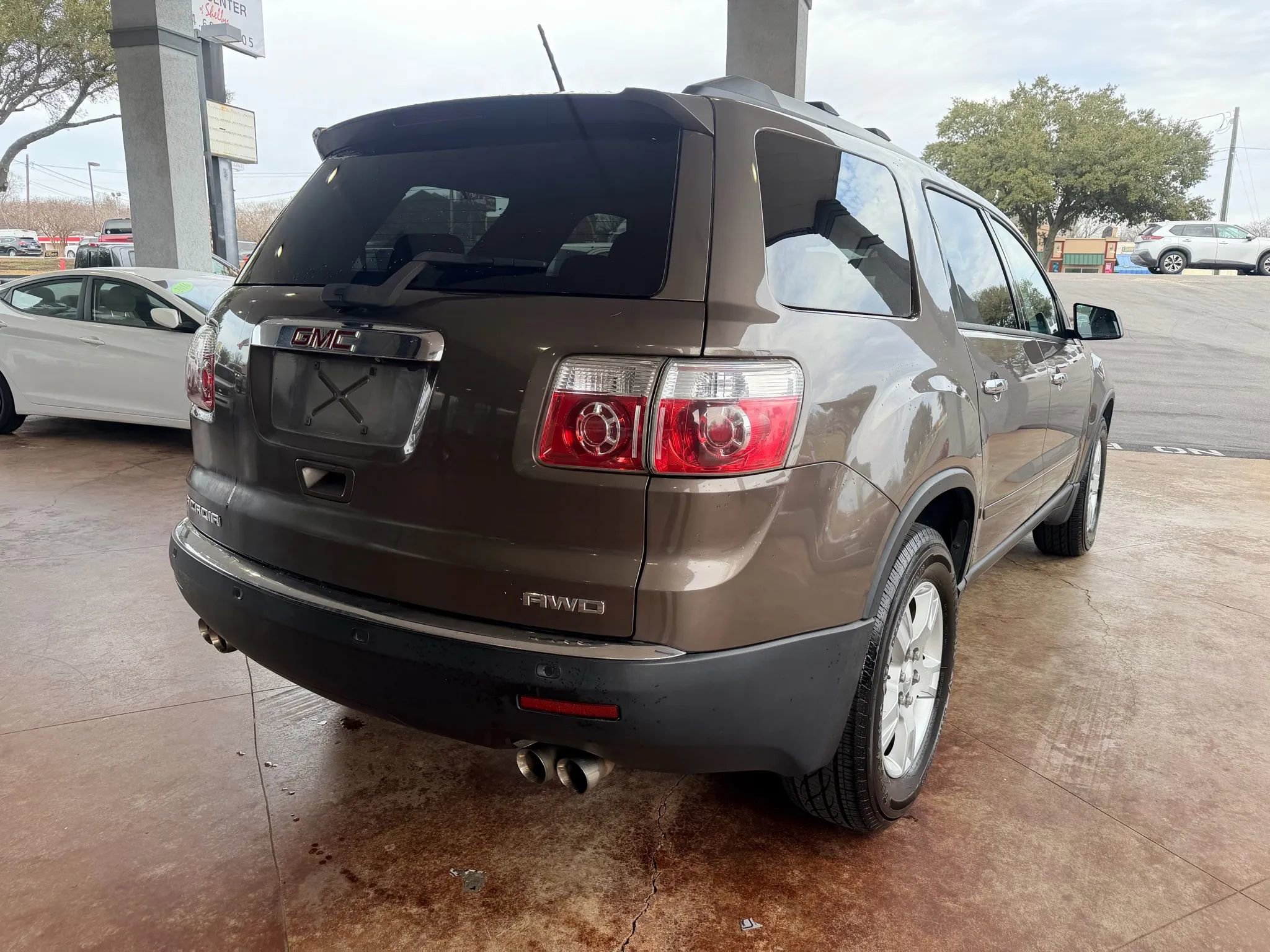 Used 2010 GMC Acadia SLE image 6