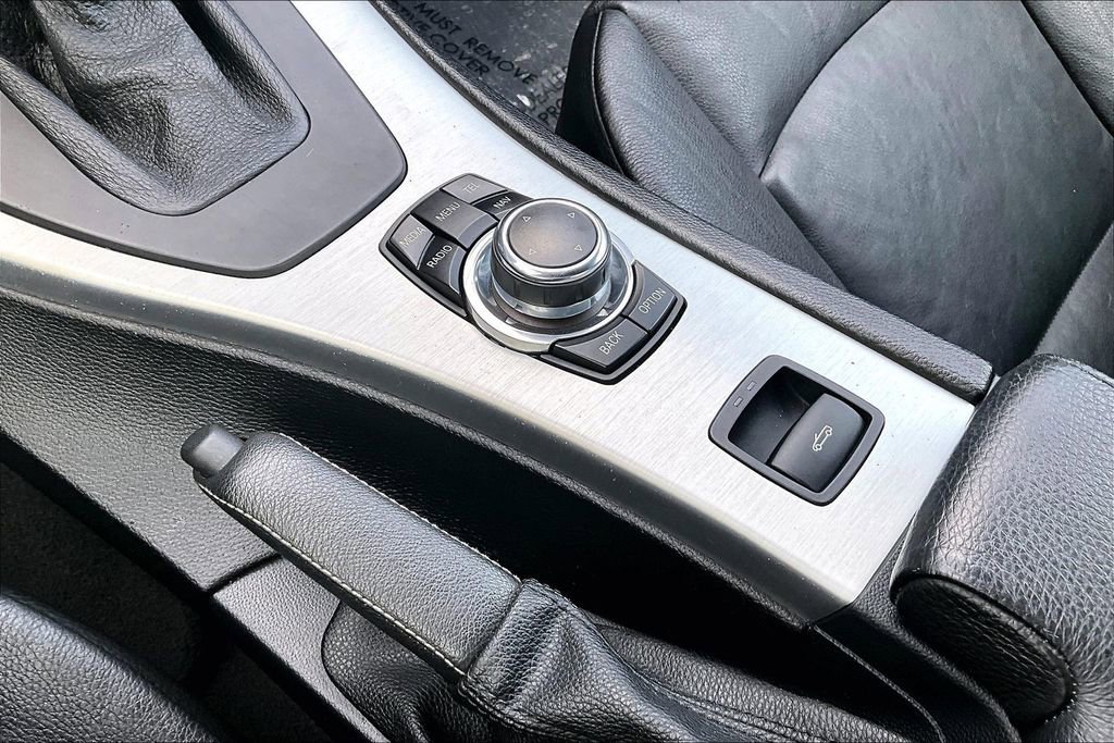 Used 2013 BMW 335i Convertible image 38