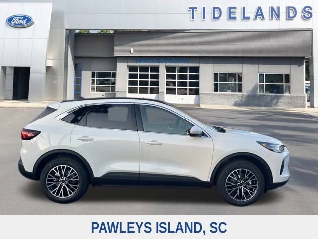 New 2025 Ford Escape SE w/ Class II Trailer Tow Package