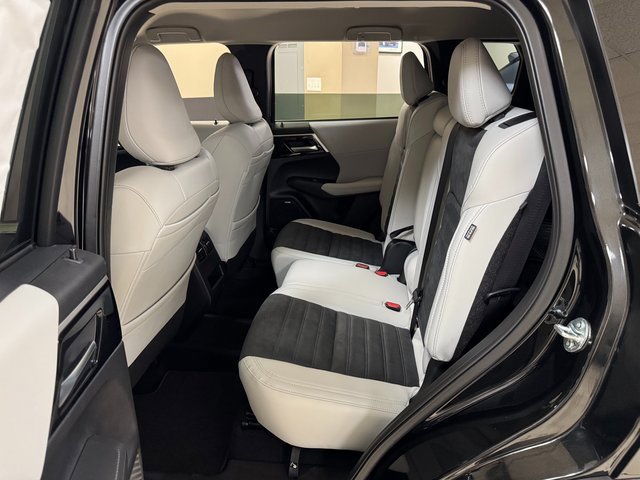 New 2025 Mitsubishi Outlander SE image 21