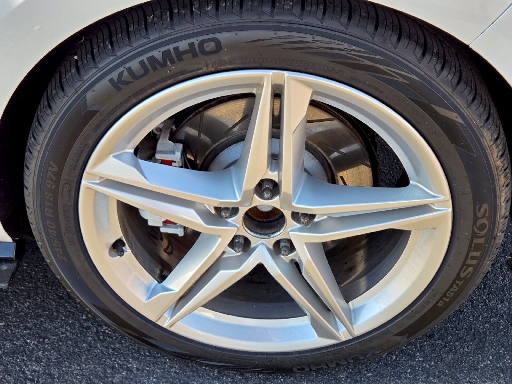 Used 2019 Volkswagen Golf R 4-Door AWD/4WD image 11