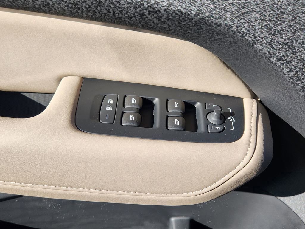 New 2026 Volvo XC60 B5 Plus w/ Protection Package Premier image 4