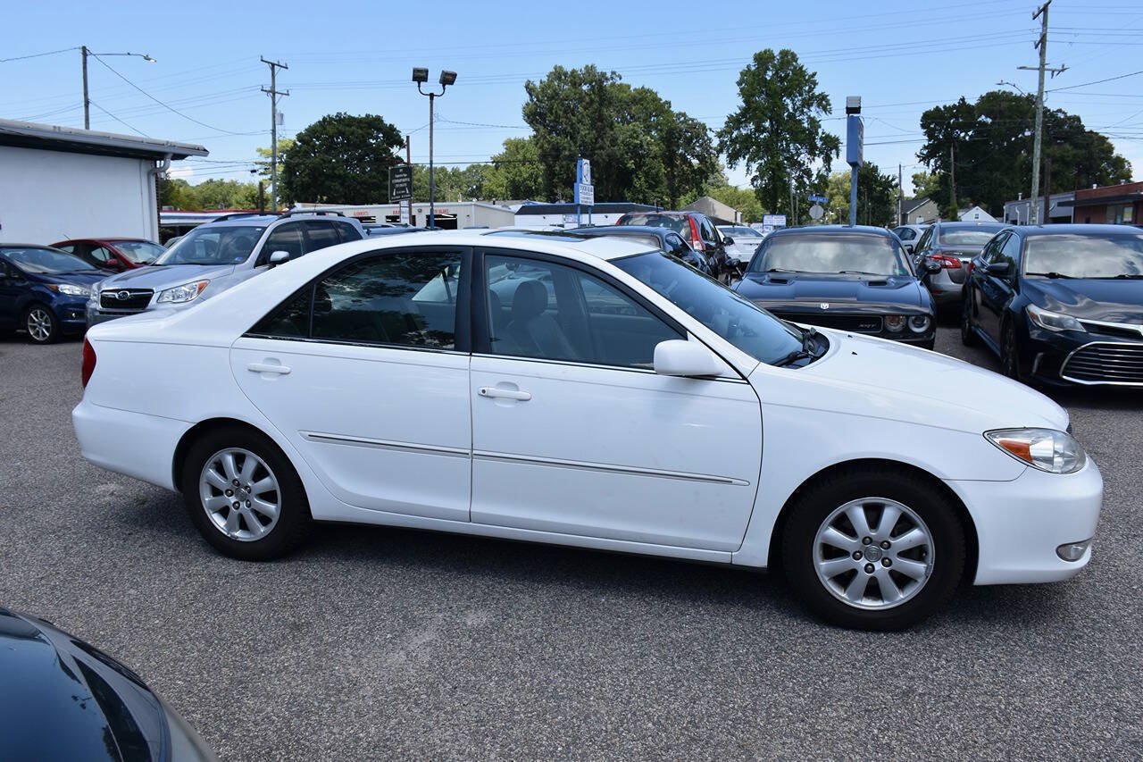 Used 2004 Toyota Camry XLE w/ VSC & Side Airbag Pkg FWD image 8