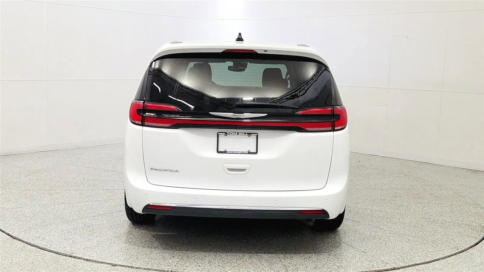 Used 2023 Chrysler Pacifica Touring-L FWD image 6