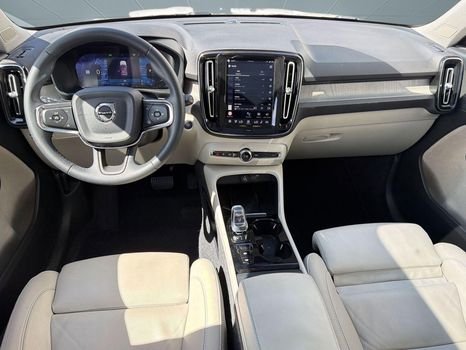 Used 2023 Volvo XC40 B5 Plus w/ Protection Package Premier image 16