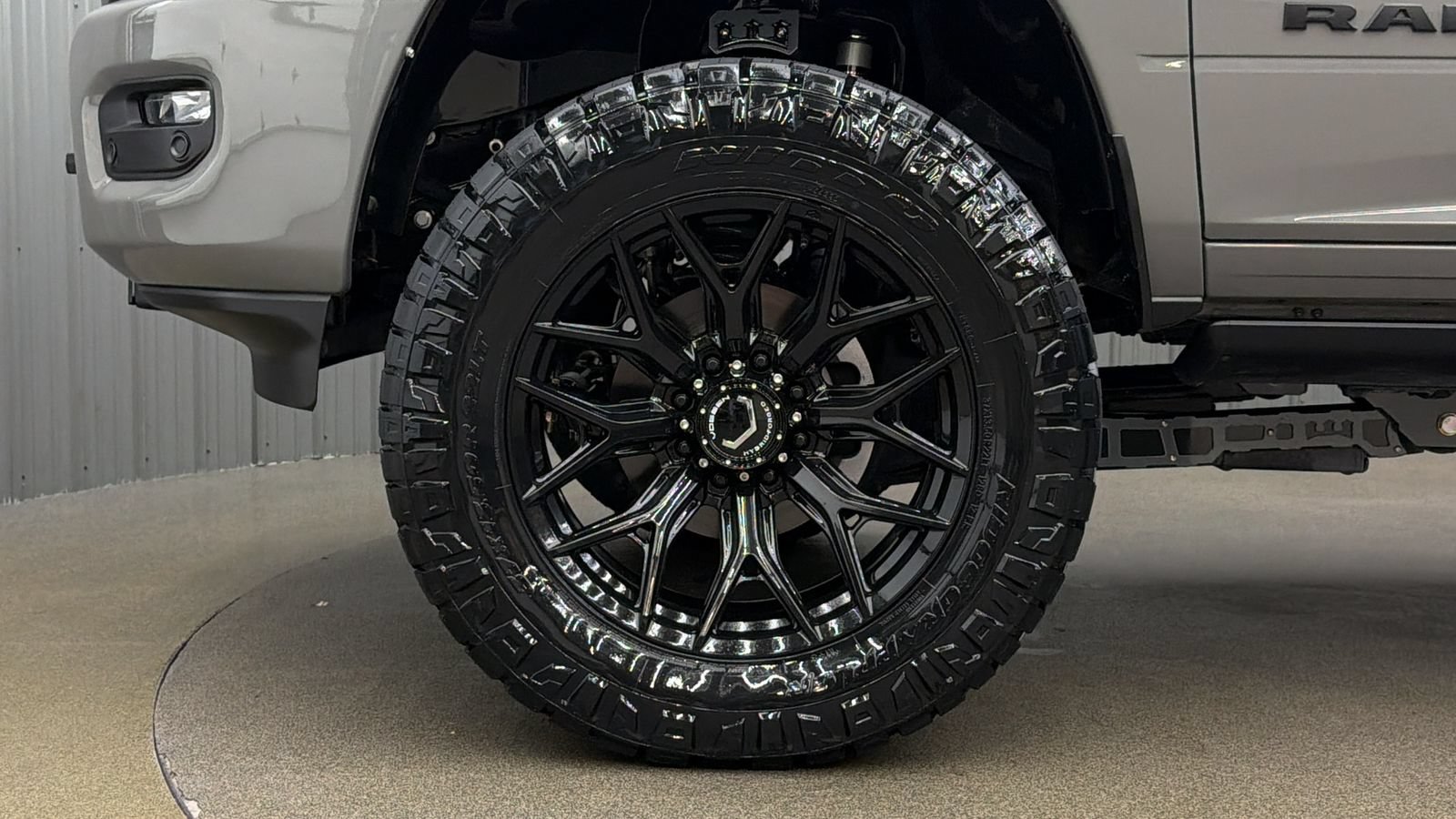 Used 2025 RAM 2500 Laramie AWD/4WD image 10