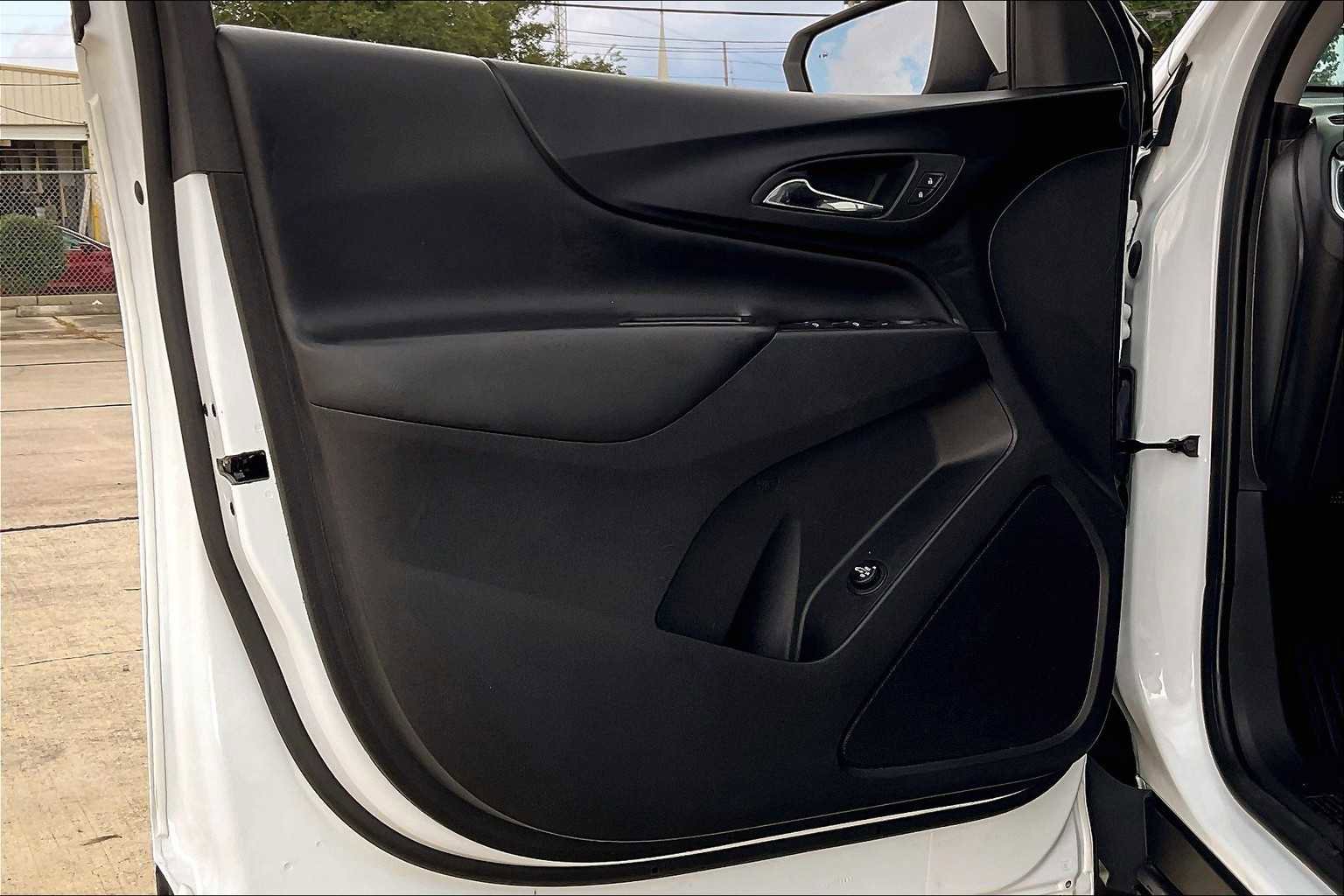 Used 2024 Chevrolet Equinox LT image 37