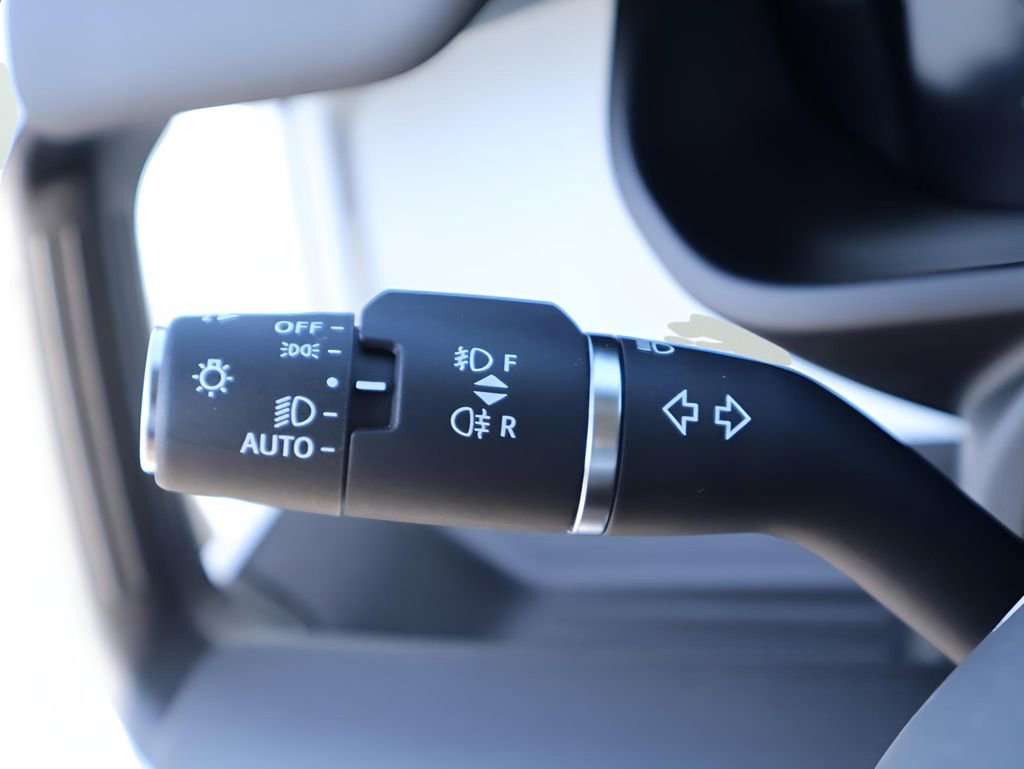 New 2025 Land Rover Defender 110 S image 33