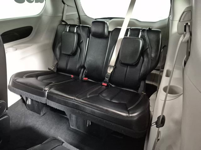 Used 2024 Chrysler Pacifica Touring-L image 23