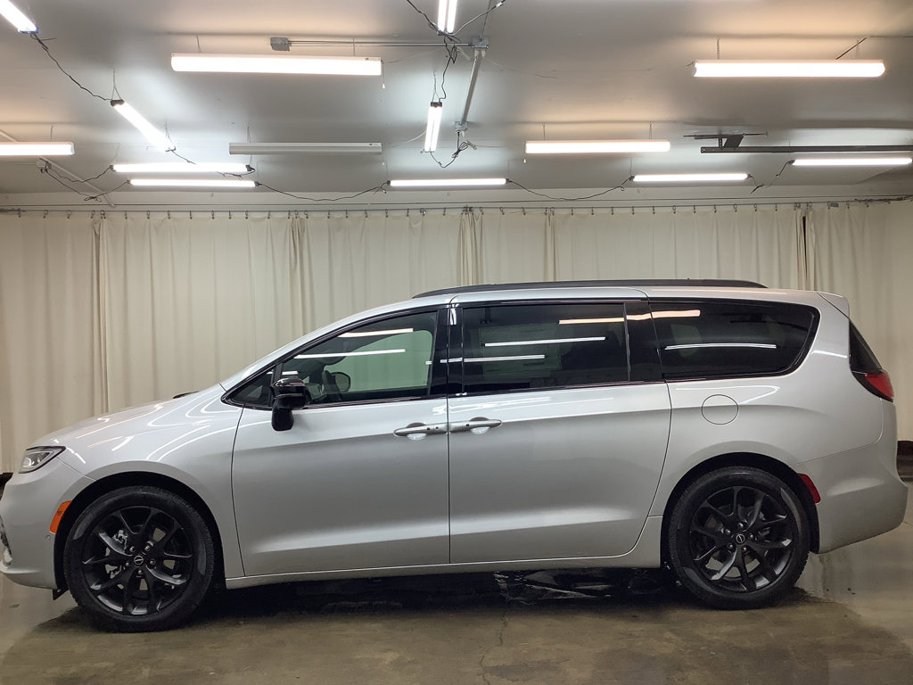 New 2026 Chrysler Pacifica Select w/ S Appearance Package FWD image 10