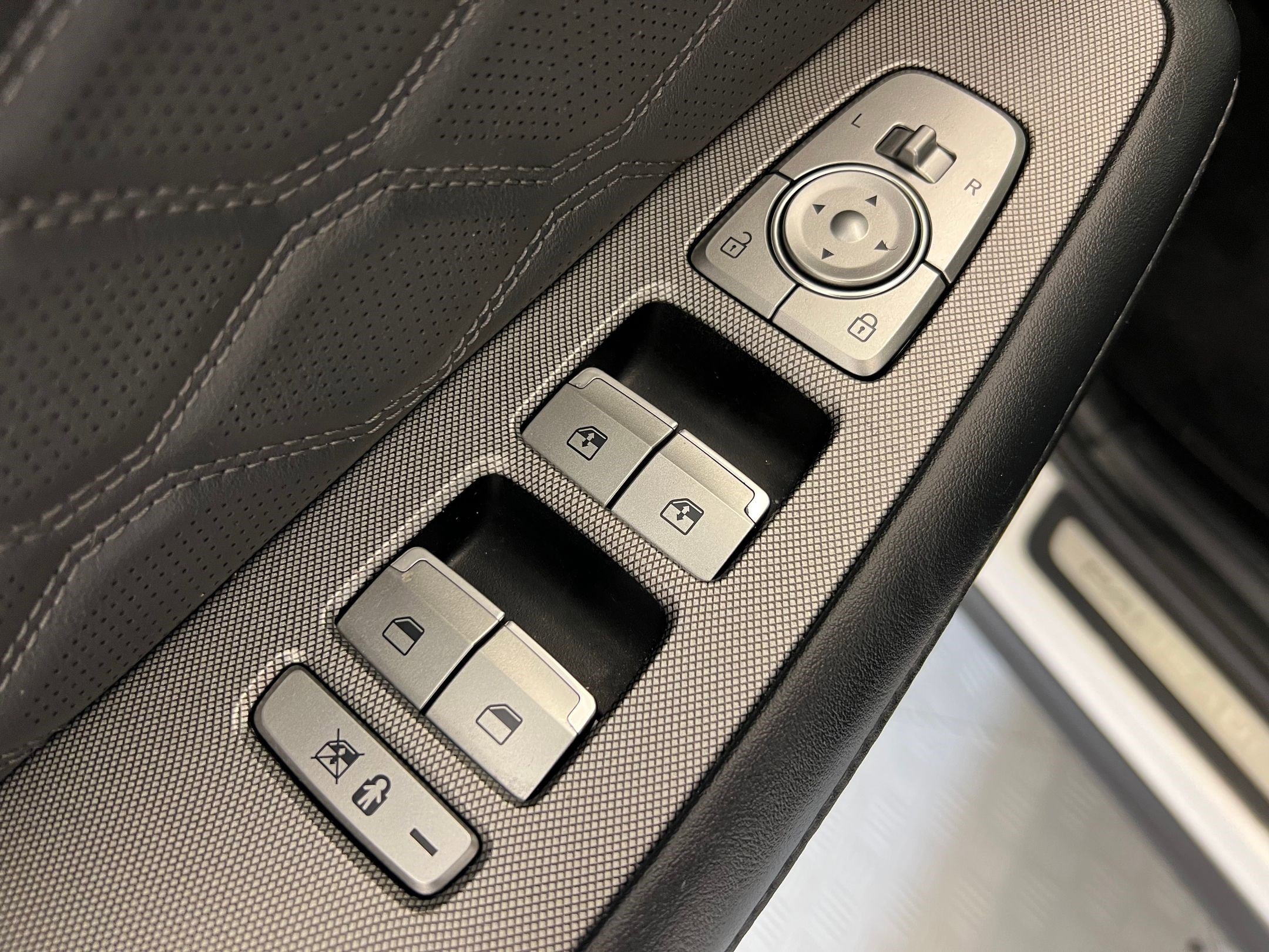 Used 2021 Hyundai Palisade Calligraphy image 12