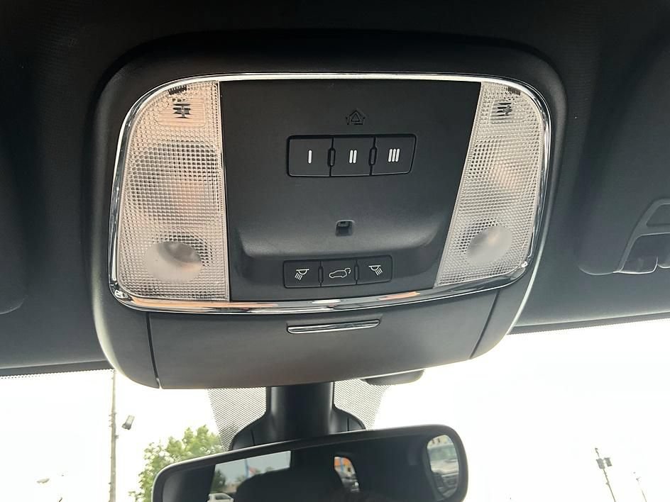 Used 2018 Jeep Grand Cherokee Laredo AWD/4WD image 27