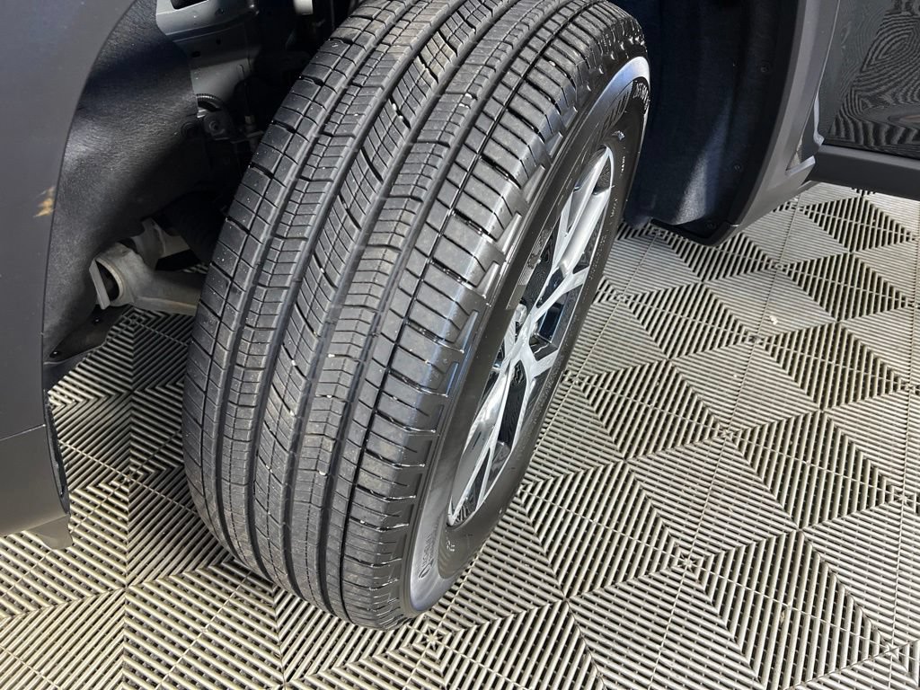 Used 2024 Jeep Grand Cherokee Limited AWD/4WD image 31